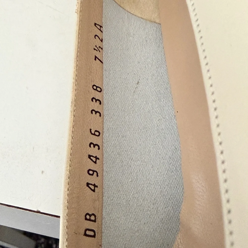 Salvatore Ferragamo Vara Bow Pumps Heel3’ Cream Gold Buckle Sz 7.5 Made In Italy - Picture 16 of 16